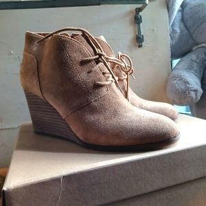 Lucky Brand Chalet oiled suede wedges